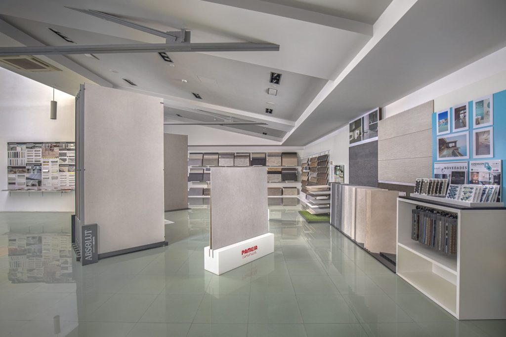 mes de la ceramica en comercial vera